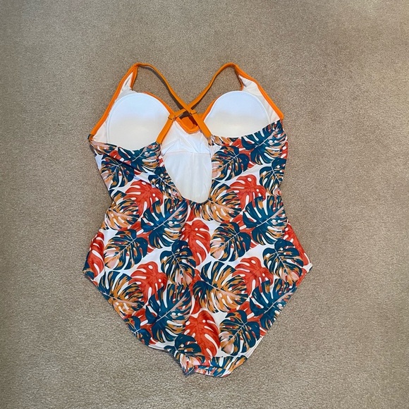 Full piece floral bathing suit - Picture 3 of 5